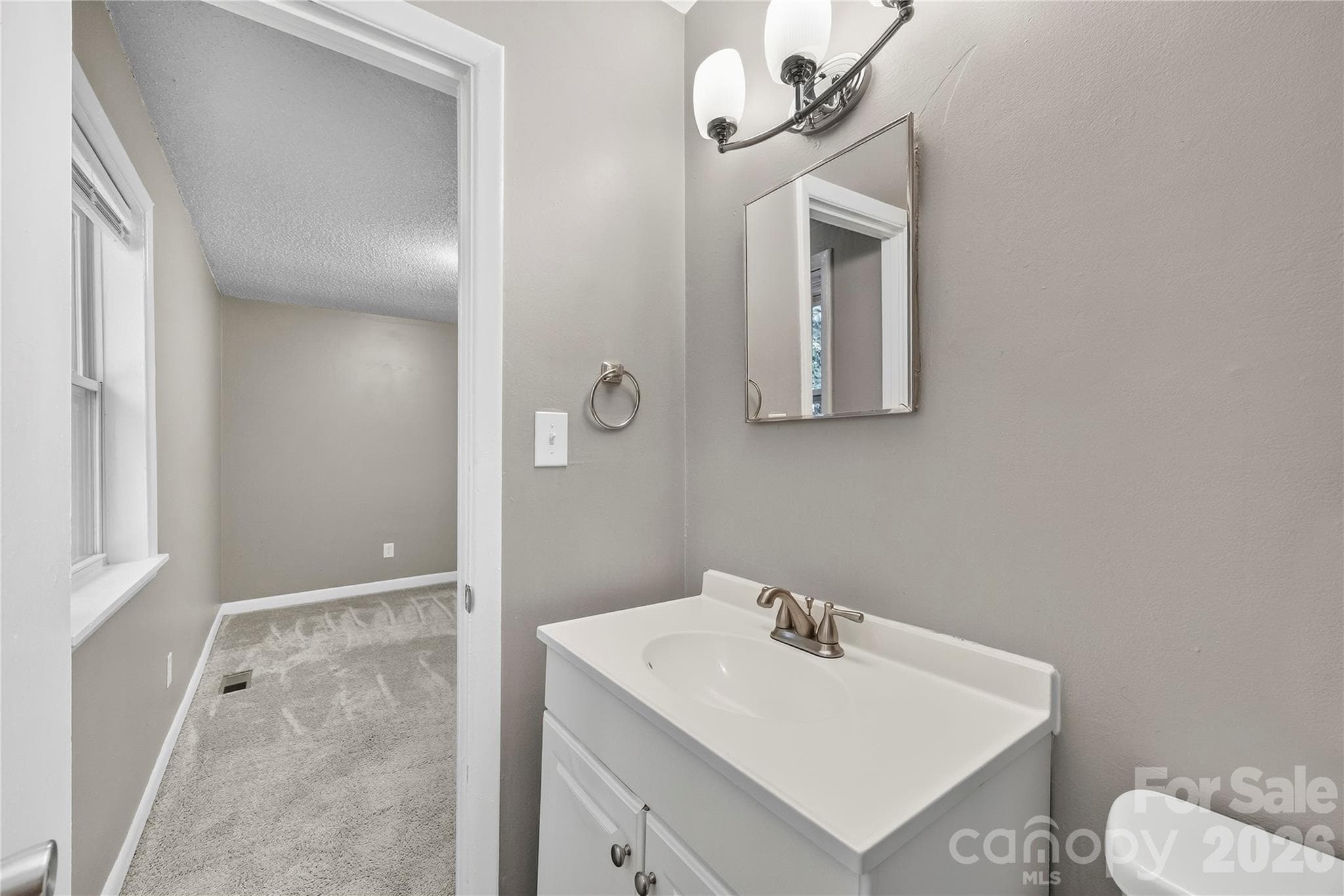Single Family Residence at 9408 Spruce Pine Place, Charlotte, photo 3 of 34