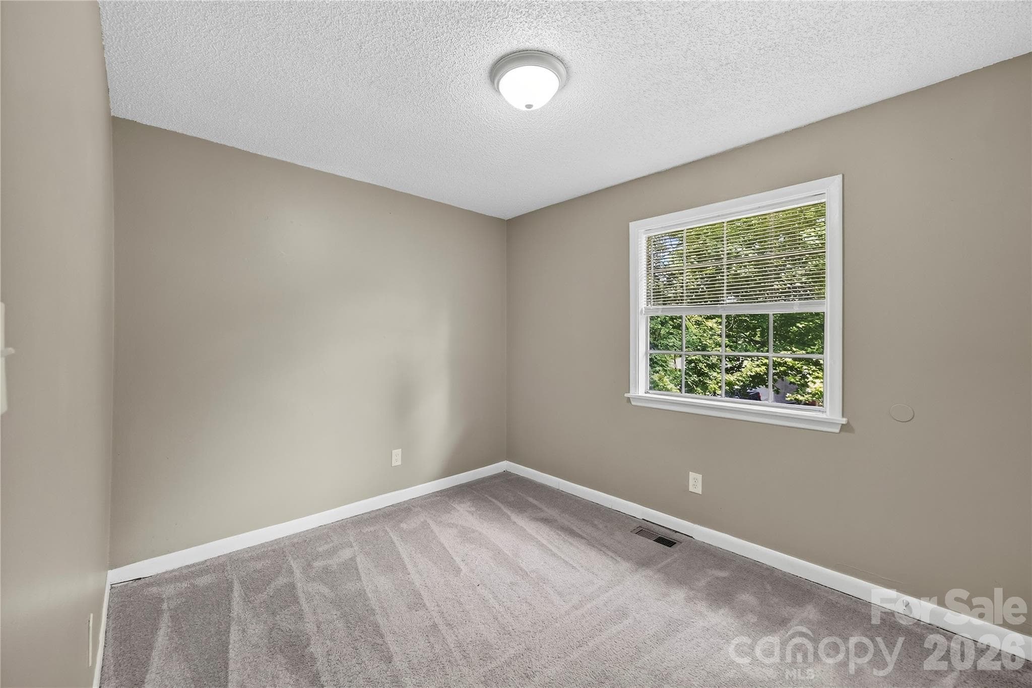 Single Family Residence at 9408 Spruce Pine Place, Charlotte, photo 4 of 34