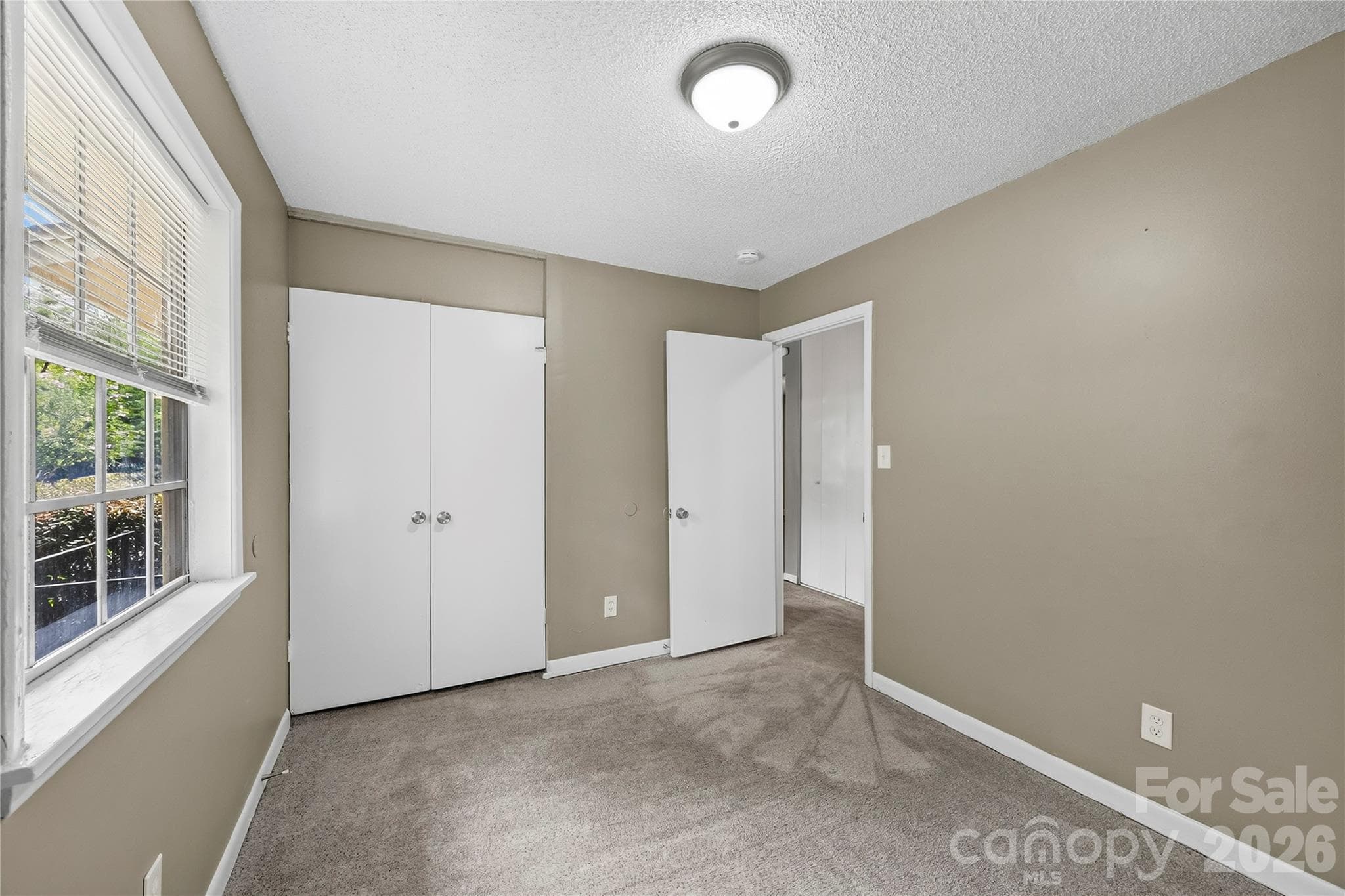 Single Family Residence at 9408 Spruce Pine Place, Charlotte, photo 5 of 34