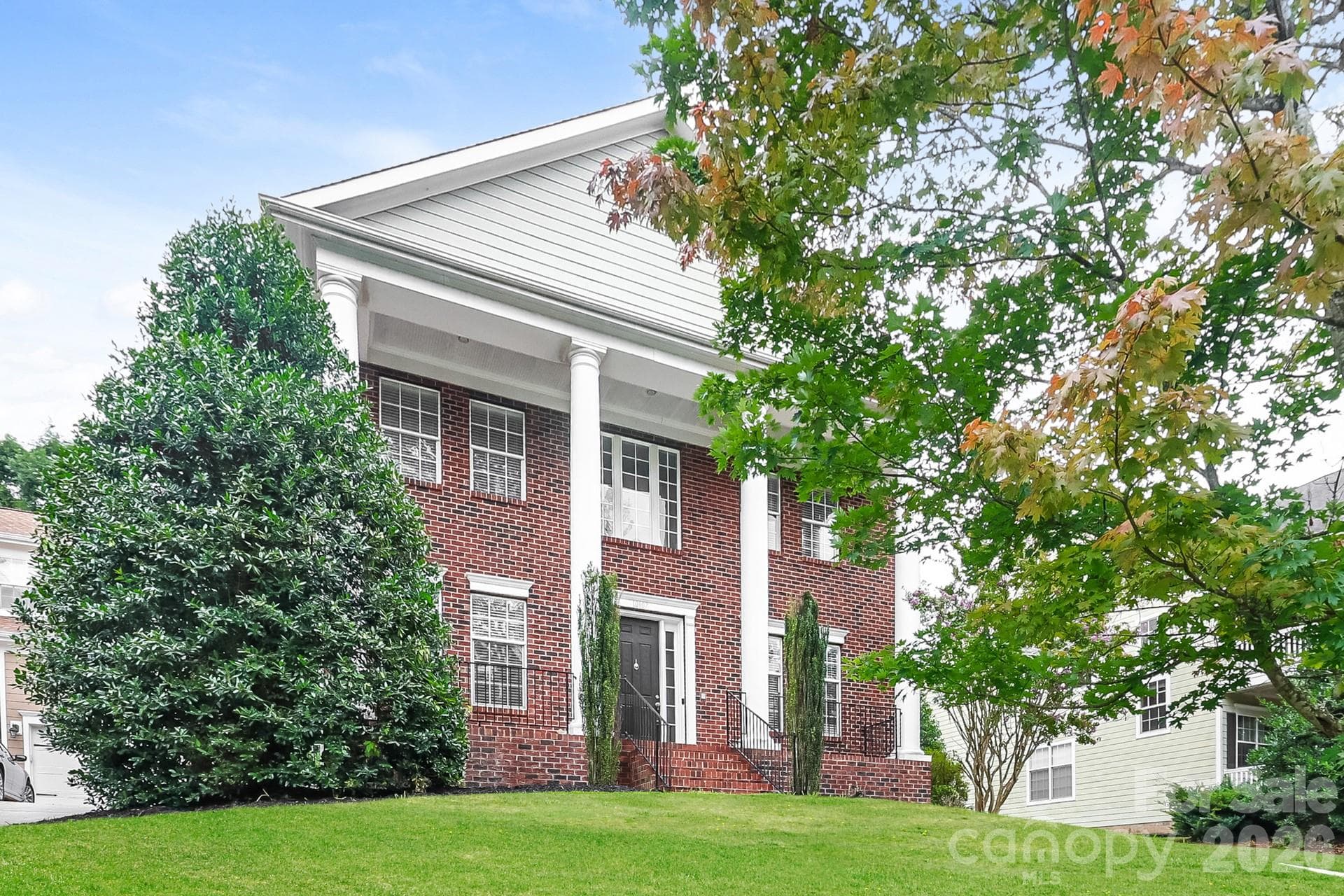 Single Family Residence at 10107 Daufuskie Drive, Charlotte, photo 2 of 23
