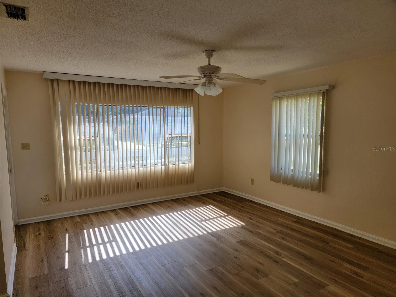 Living Room - 542 & 540 S CLAYTON AVE, LAKELAND