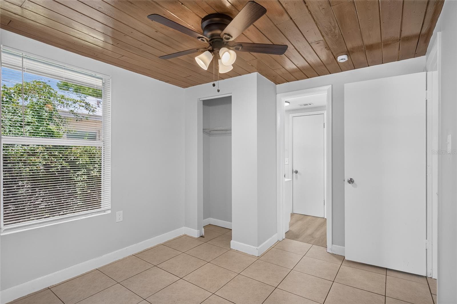 Single Family Residence at 2947 GILLESPIE AVE, SARASOTA, photo 18 of 28