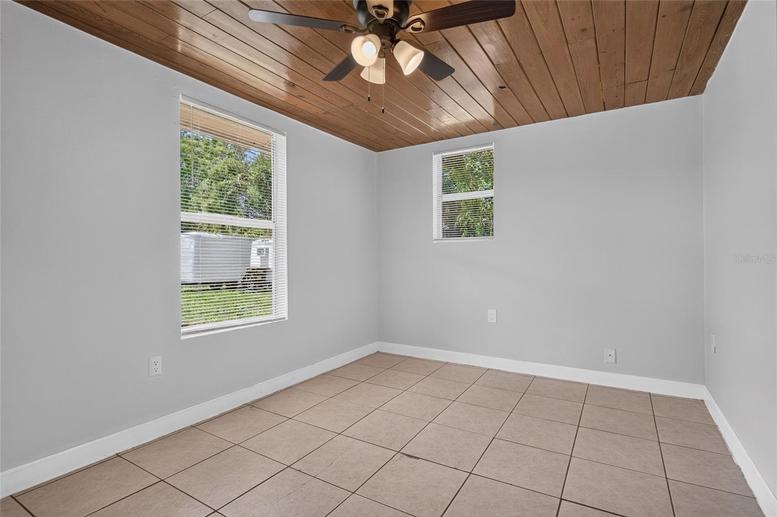 Single Family Residence at 2947 GILLESPIE AVE, SARASOTA, photo 19 of 28