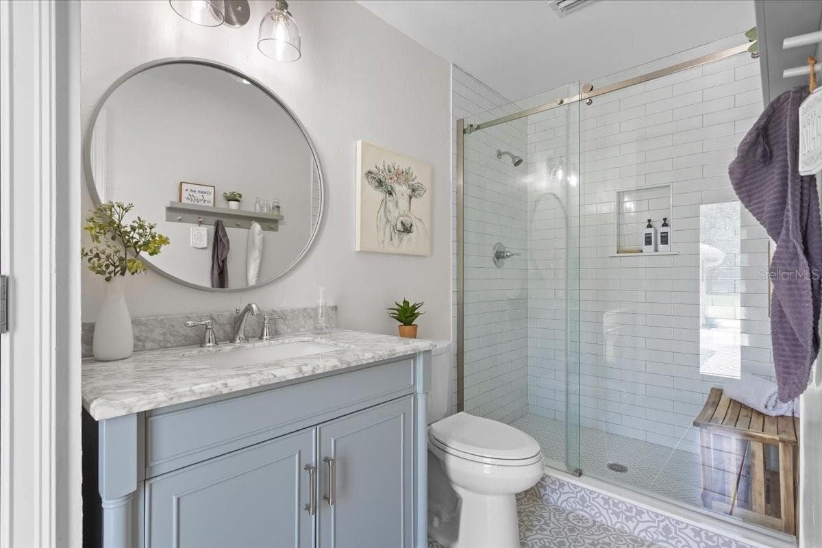 3rd bedroom's en suite - 3201 NW 202 ST, NEWBERRY