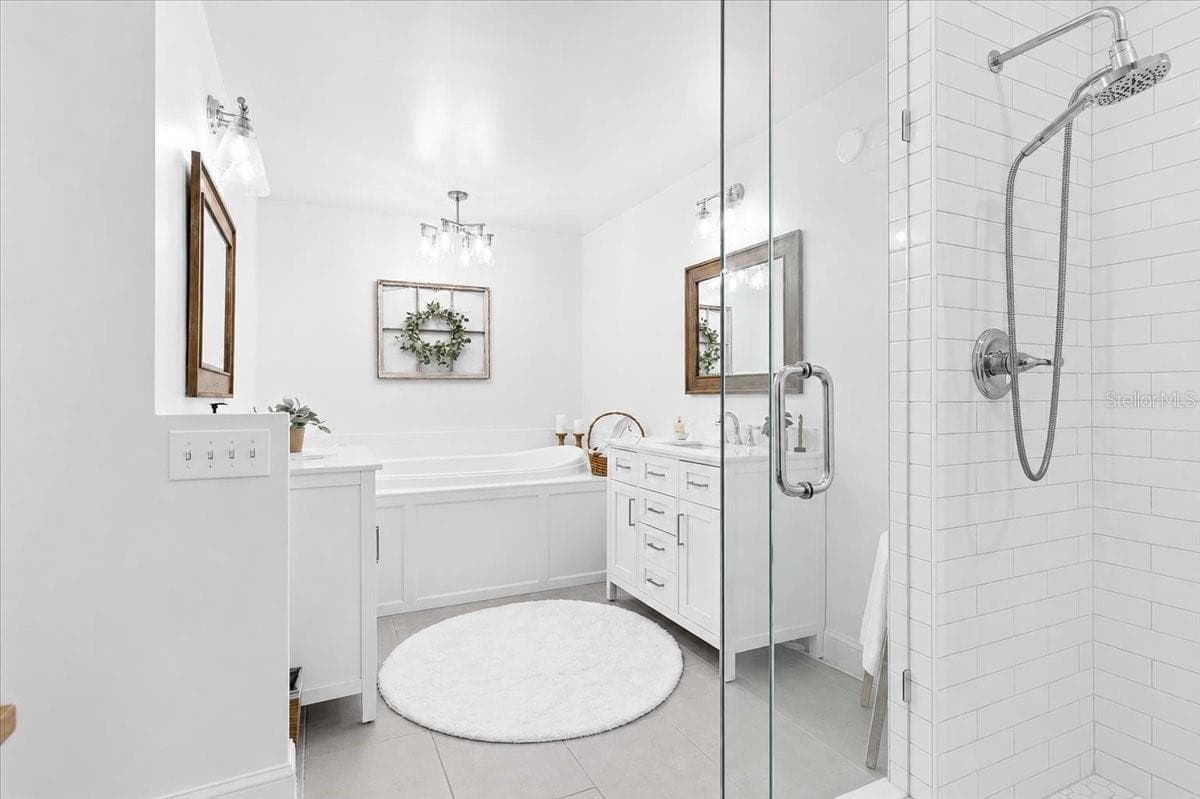 master bath - 3201 NW 202 ST, NEWBERRY