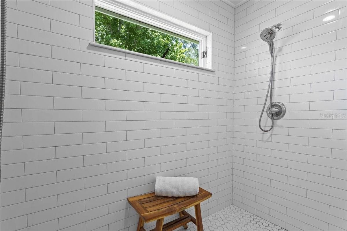 master shower - 3201 NW 202 ST, NEWBERRY