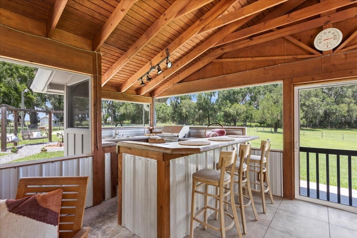 outdoor kitchen - 3201 NW 202 ST, NEWBERRY