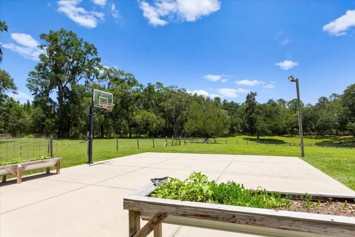 outdoor patio - 3201 NW 202 ST, NEWBERRY