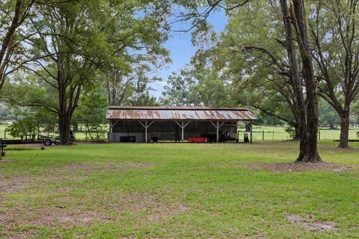 pole barn - 3201 NW 202 ST, NEWBERRY