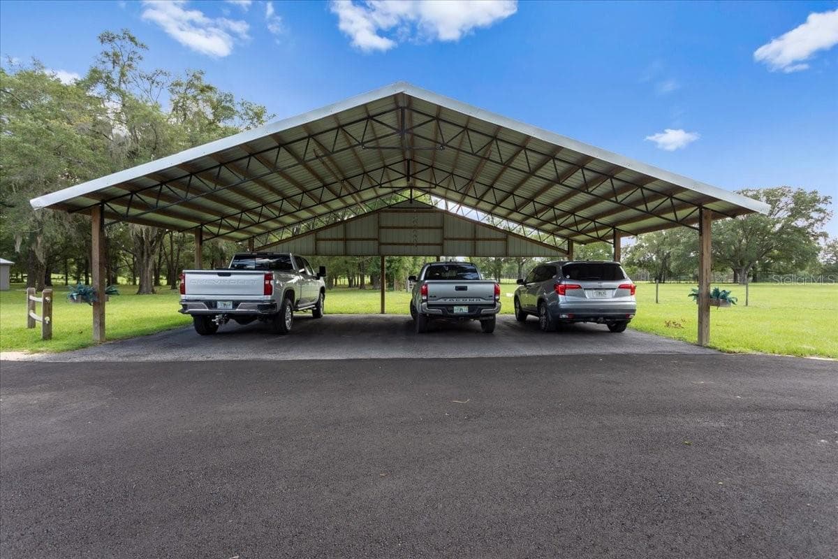 pole barn carport - 3201 NW 202 ST, NEWBERRY