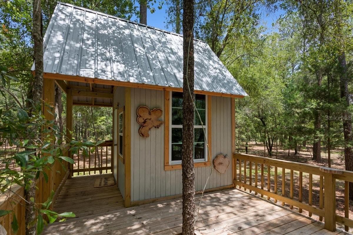 tree house - 3201 NW 202 ST, NEWBERRY