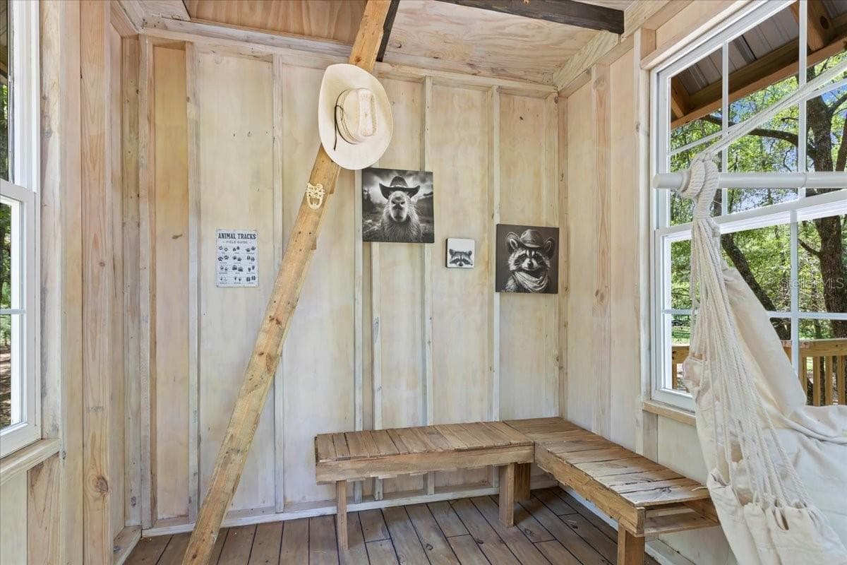 tree house - 3201 NW 202 ST, NEWBERRY