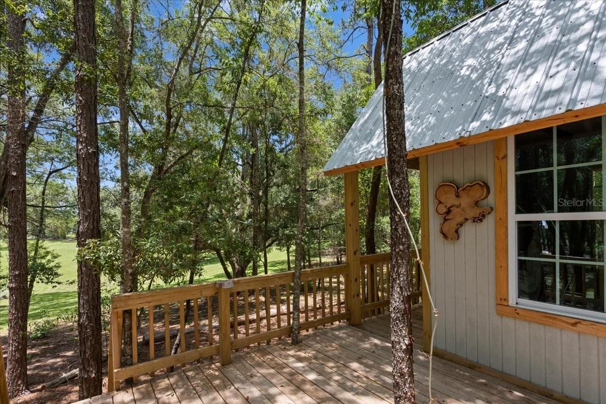 tree house - 3201 NW 202 ST, NEWBERRY