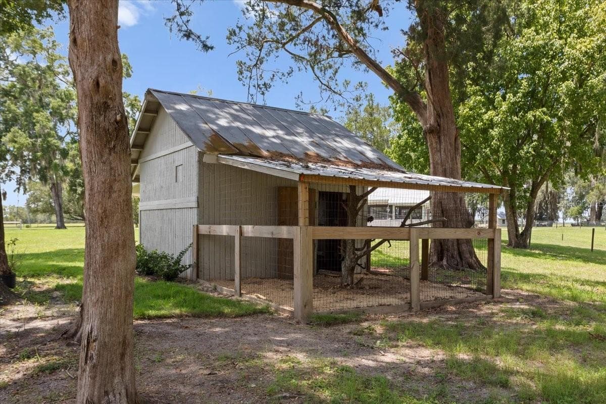 chicken coop - 3201 NW 202 ST, NEWBERRY