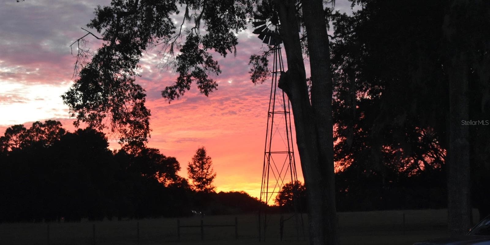 windmill with working well - 3201 NW 202 ST, NEWBERRY