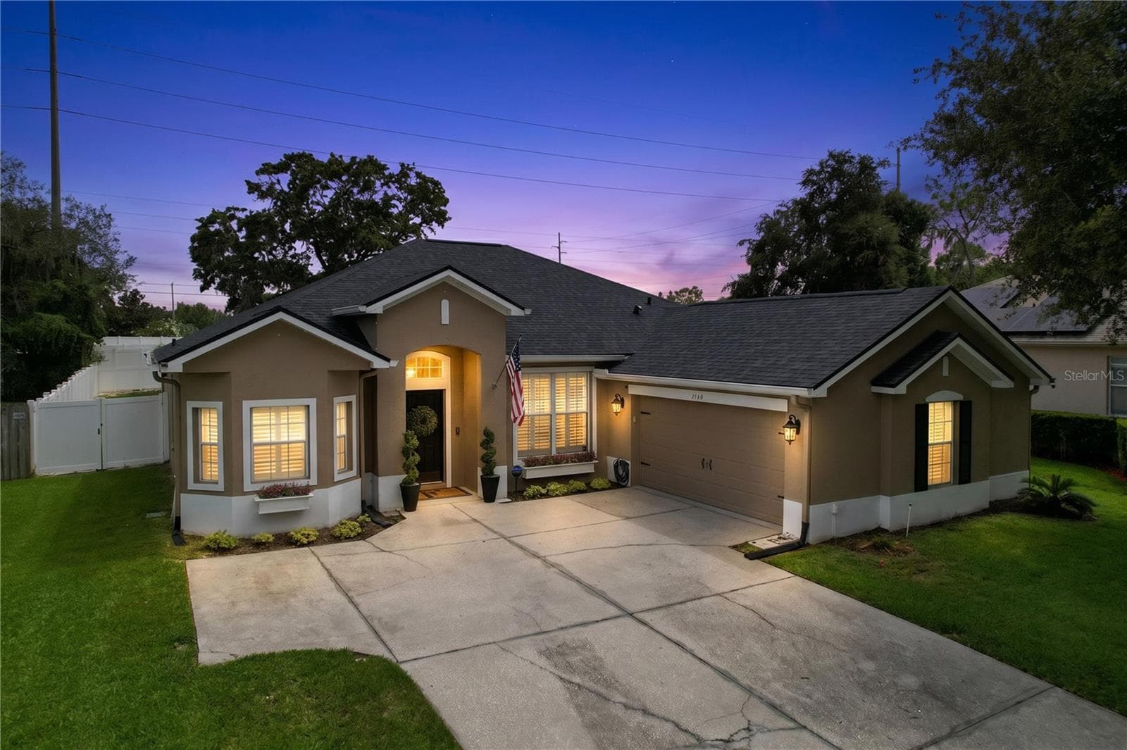 Front at dusk - 1748 BROOKSTONE WAY, PLANT CITY