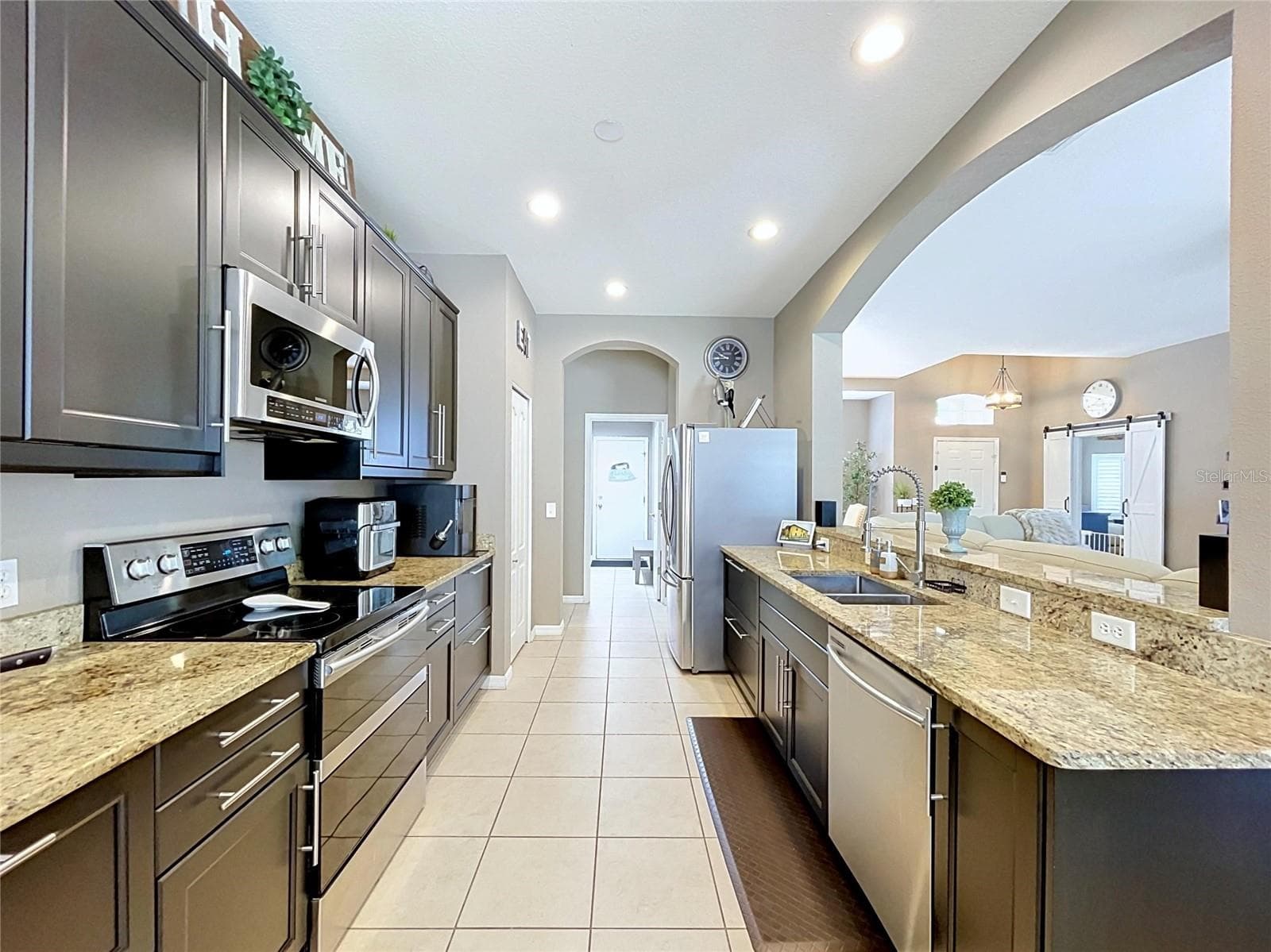 Remodeled Kitchen with Granite countertops - 1748 BROOKSTONE WAY, PLANT CITY