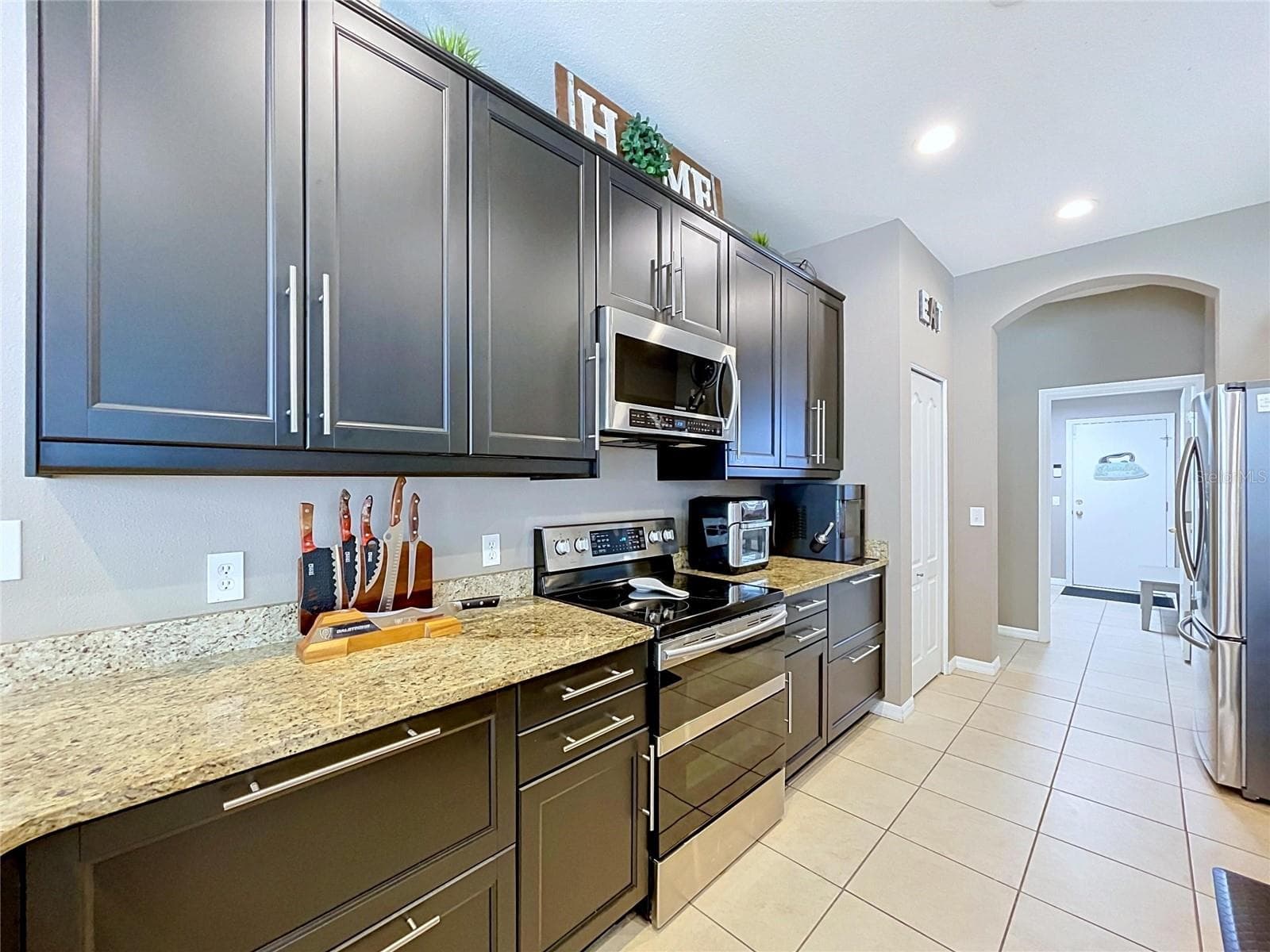 Remodeled Kitchen with Granite countertops - 1748 BROOKSTONE WAY, PLANT CITY