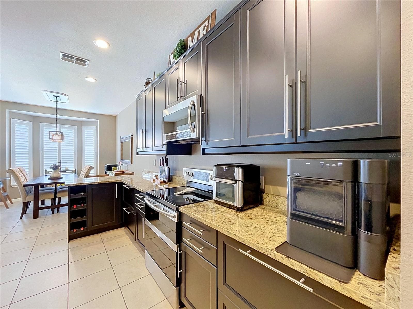 Remodeled Kitchen with Granite countertops - 1748 BROOKSTONE WAY, PLANT CITY