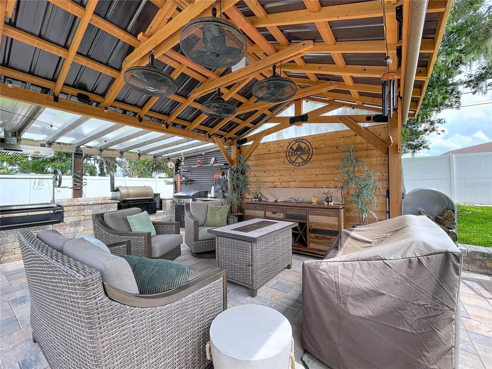 Outside Entertainment area with fenced yard - 1748 BROOKSTONE WAY, PLANT CITY