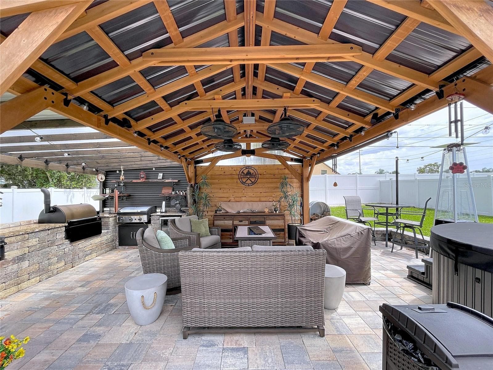 Outside entertainment area with fenced yard - 1748 BROOKSTONE WAY, PLANT CITY