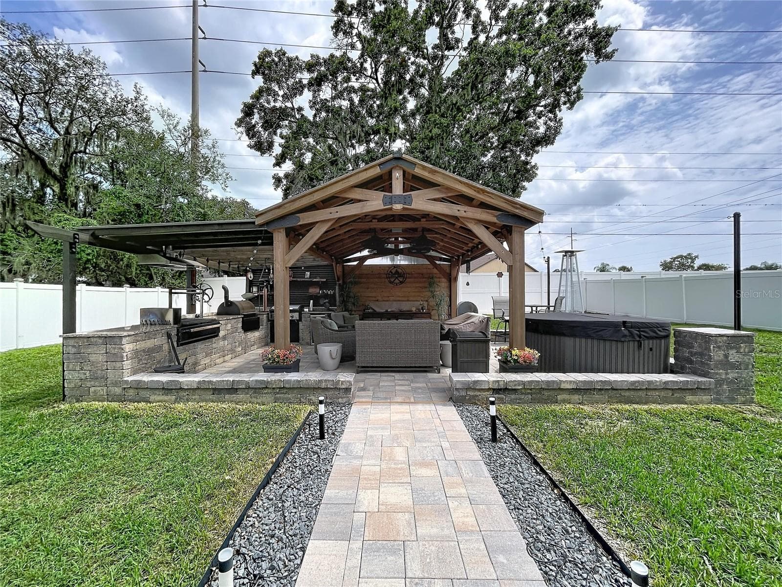 Outside Entertainment area with fenced yard - 1748 BROOKSTONE WAY, PLANT CITY