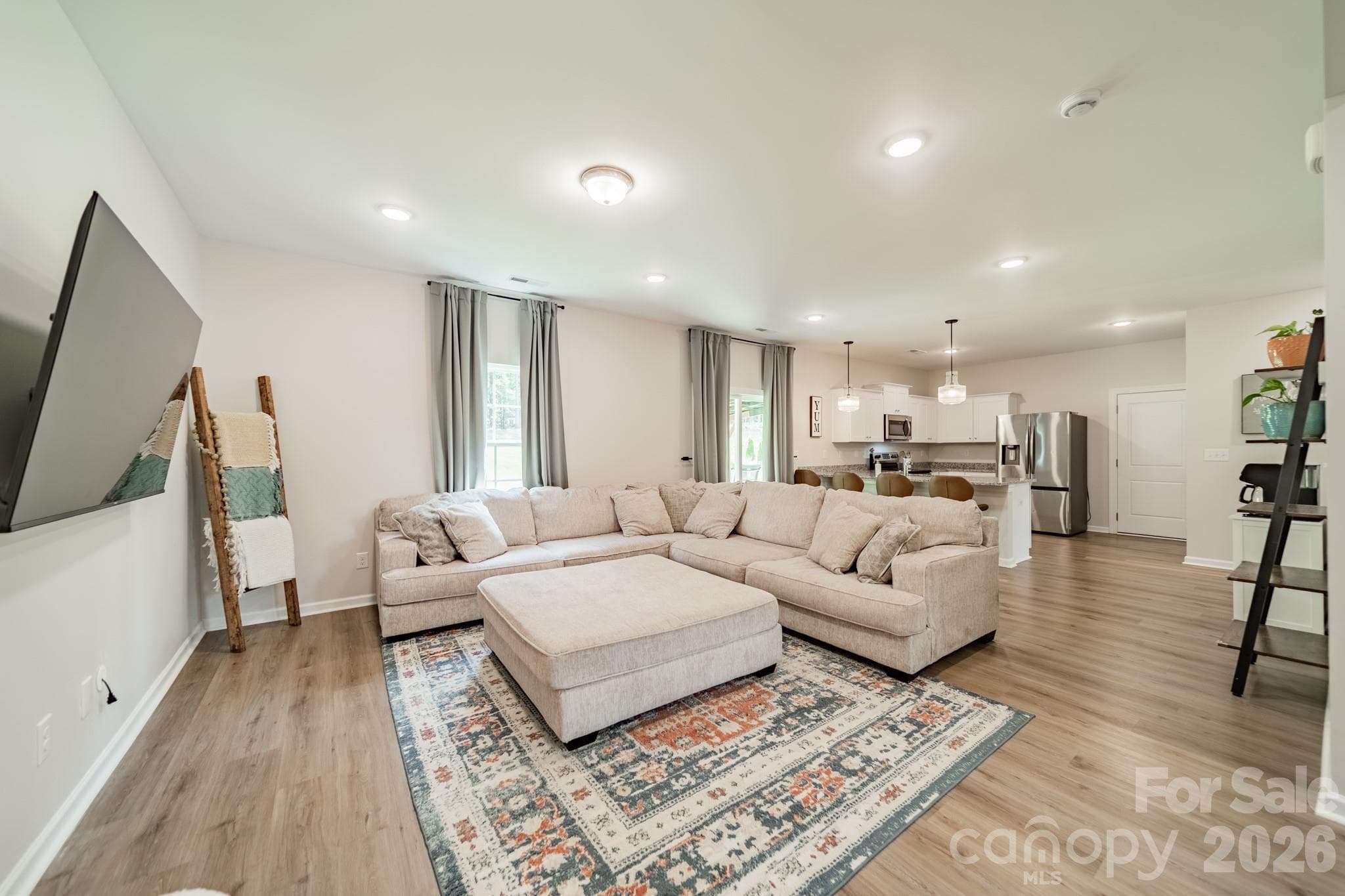 Natural Light - 1977 Charles Avenue, Lancaster