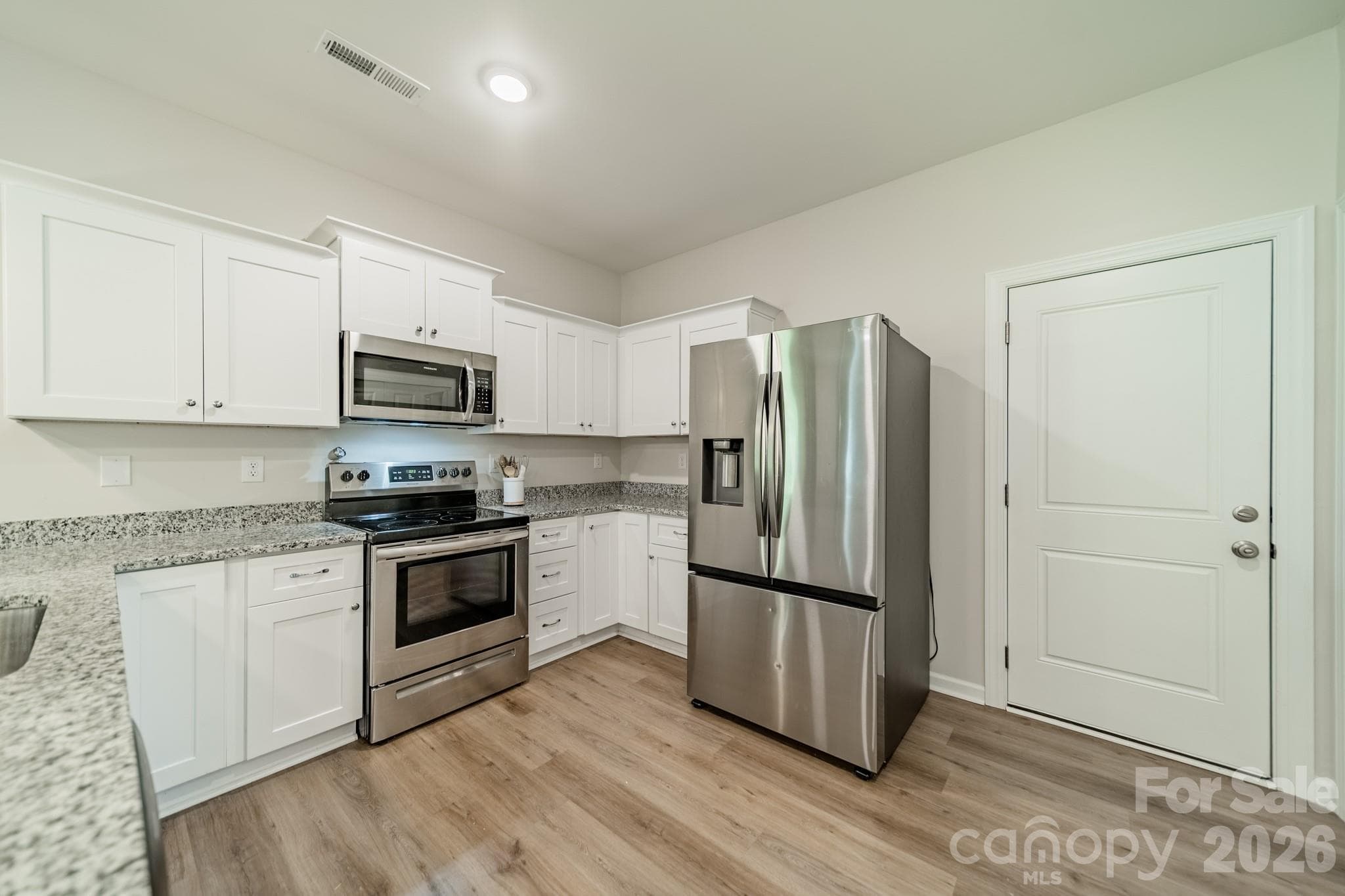 Stainless Appliances - 1977 Charles Avenue, Lancaster