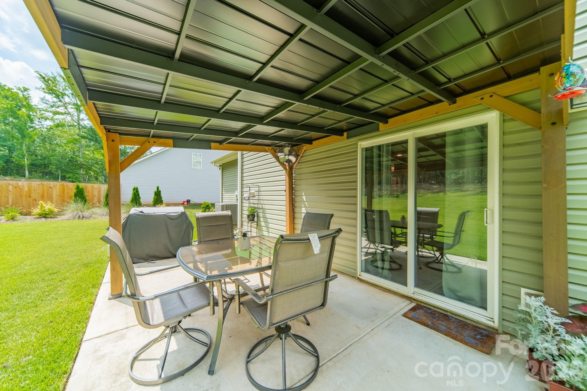 Covered Patio - 1977 Charles Avenue, Lancaster