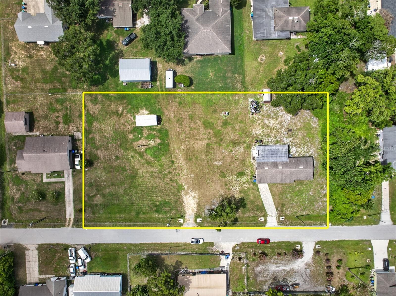 Aerial view with parcel boundary — 1.03 acres, up to 6 buildable 50'x150' lots. - 212 15TH AVE, OCOEE