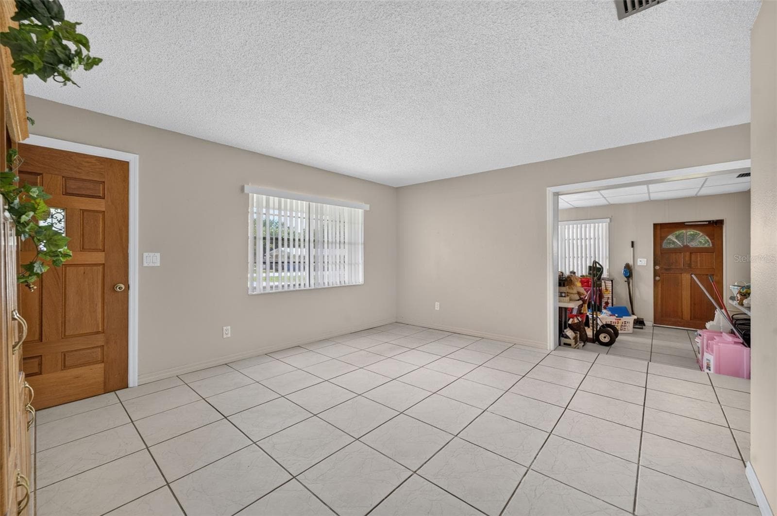 View from entry into the living room. - 212 15TH AVE, OCOEE