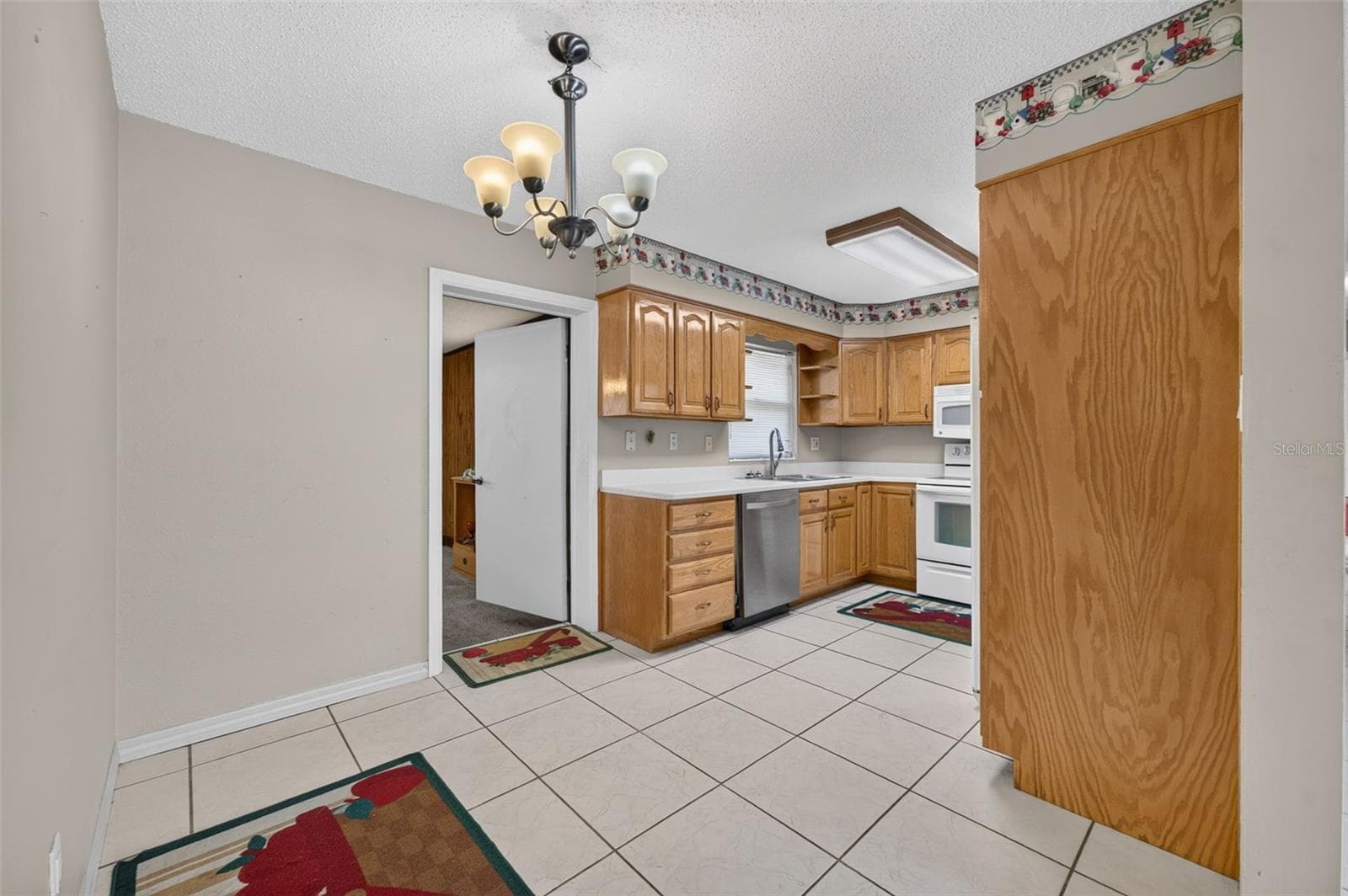 Kitchen. - 212 15TH AVE, OCOEE