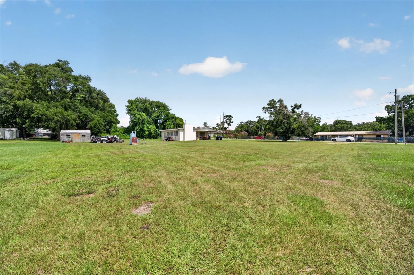 Yard view toward neighboring parcels — context for assemblage. - 212 15TH AVE, OCOEE