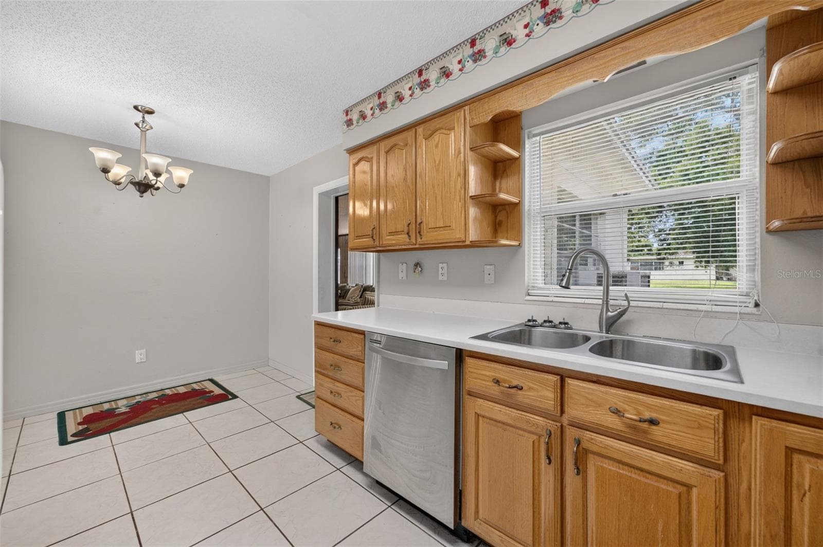Kitchen sink and window view. - 212 15TH AVE, OCOEE