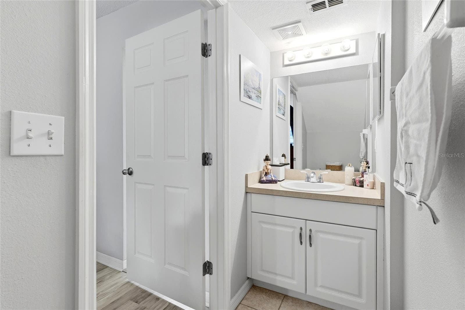 Half bath downstairs - 4611 SW 48TH WAY #108, GAINESVILLE