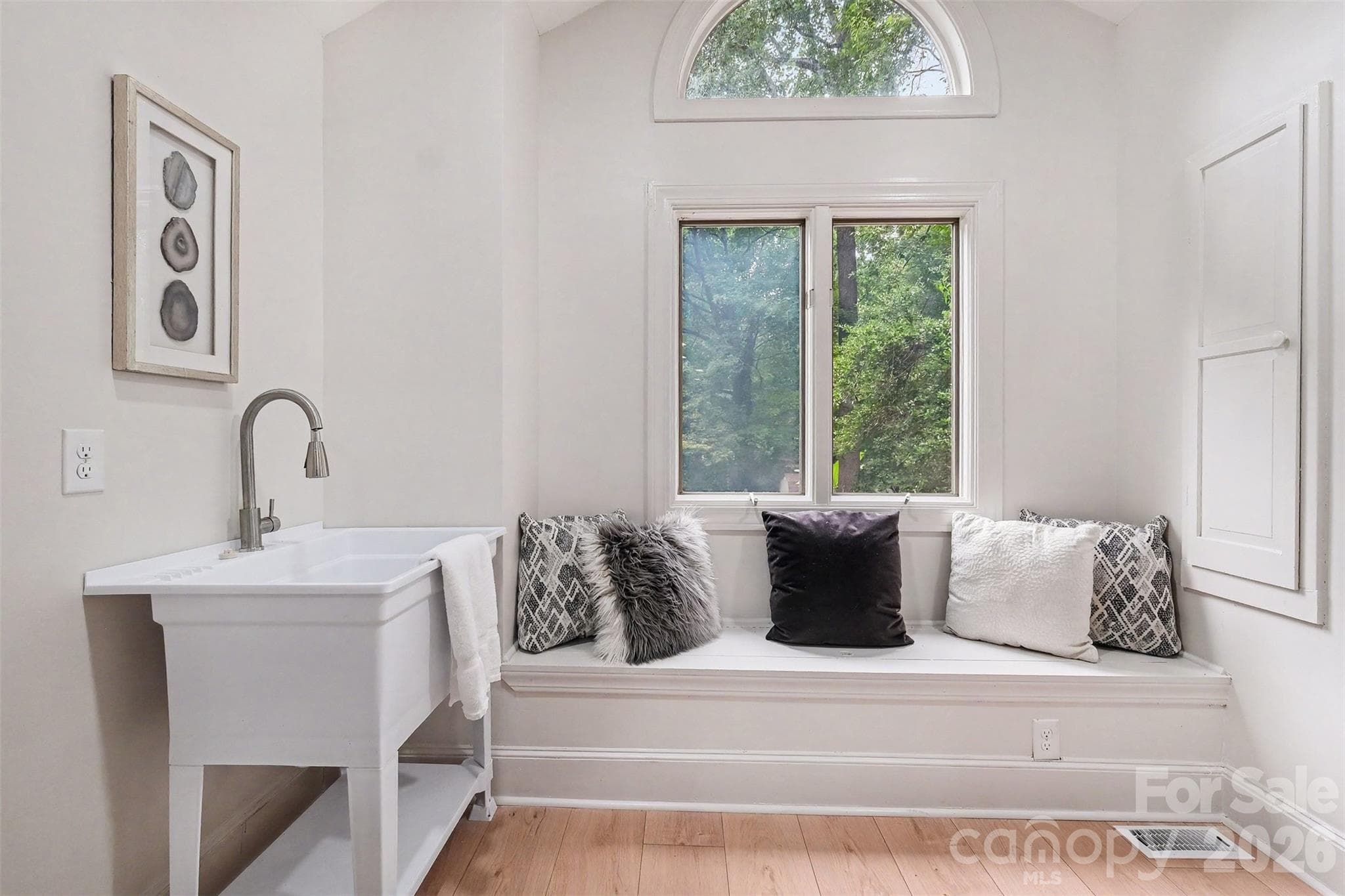 Need more space? Check out your new mud room/laundry. - 5042 Marci Lane, Belmont