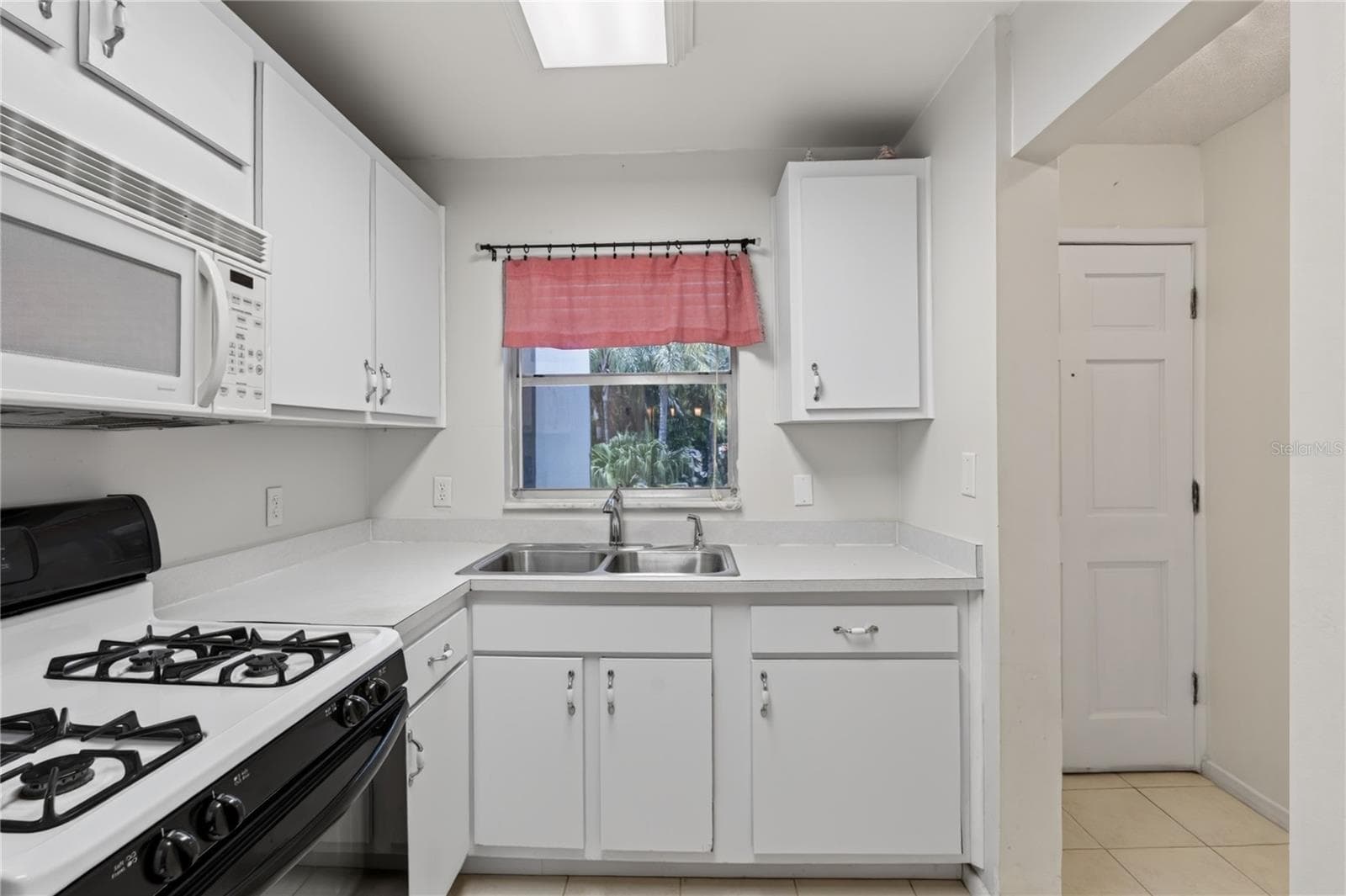 Condominium at 200 EL CAMINO DR #306, WINTER HAVEN, photo 7 of 31