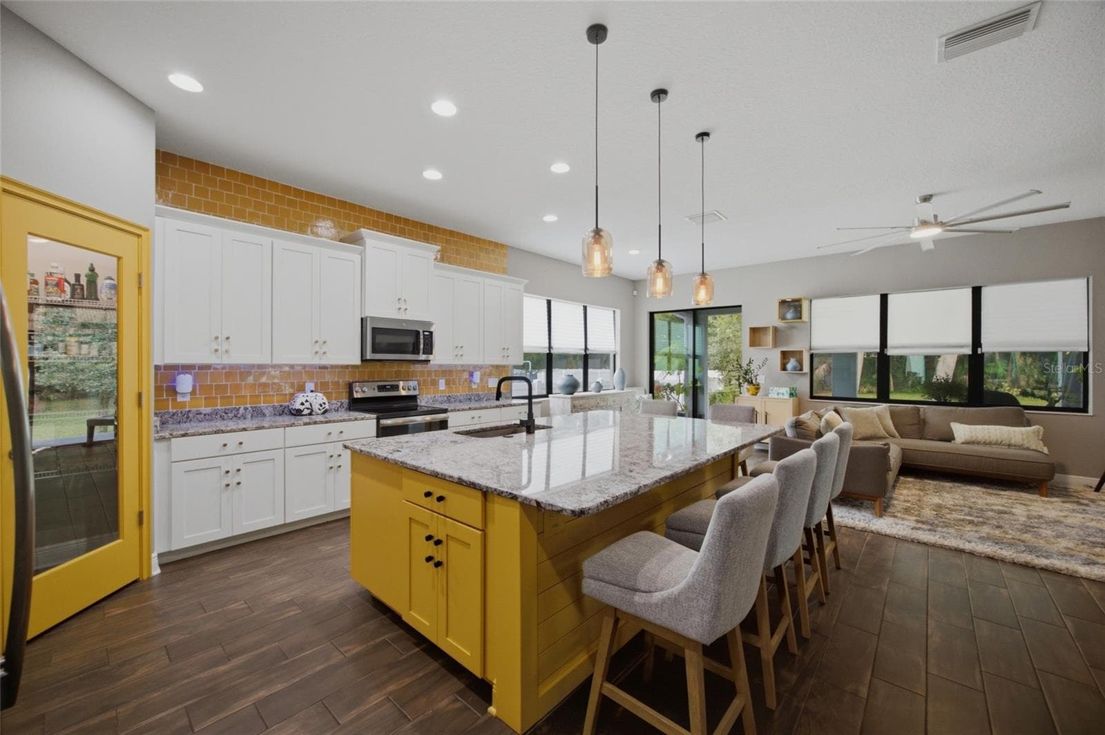 Single Family Residence at 2516 W CURTIS ST, TAMPA, photo 10 of 46