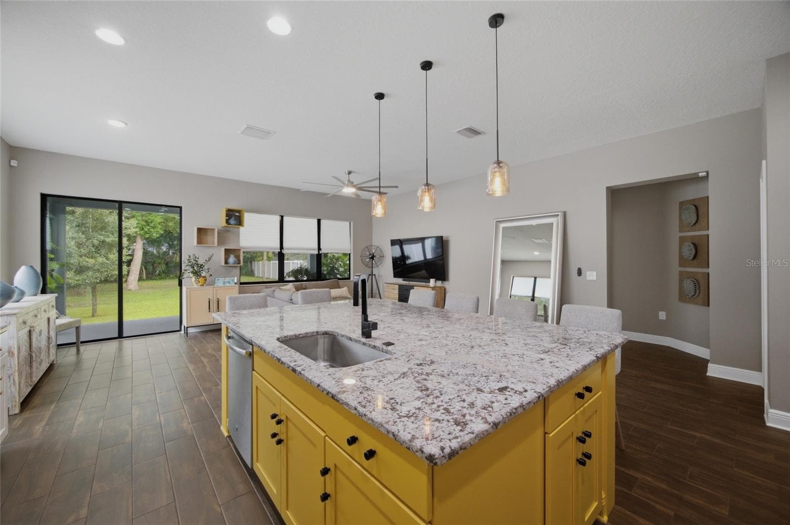 Single Family Residence at 2516 W CURTIS ST, TAMPA, photo 12 of 46