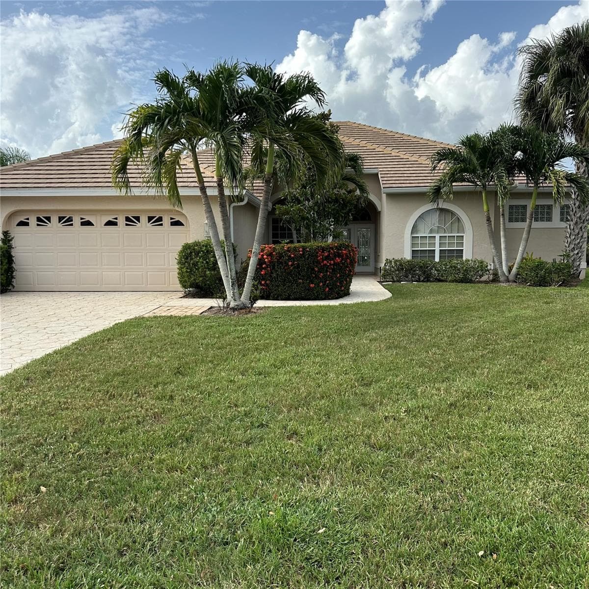 Single Family Residence at 11837 GRAND ISLES LN, FORT MYERS, photo 2 of 23