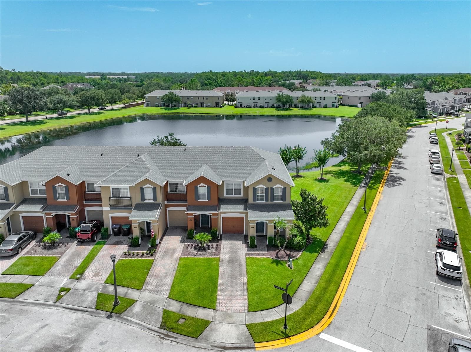 Left corner unit with beautiful pond view - 16543 CEDAR CREST DR, ORLANDO