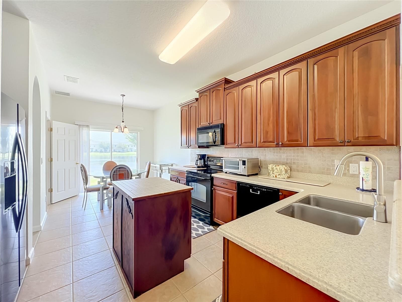 Spacious kitchen with Corian countertops. - 16543 CEDAR CREST DR, ORLANDO