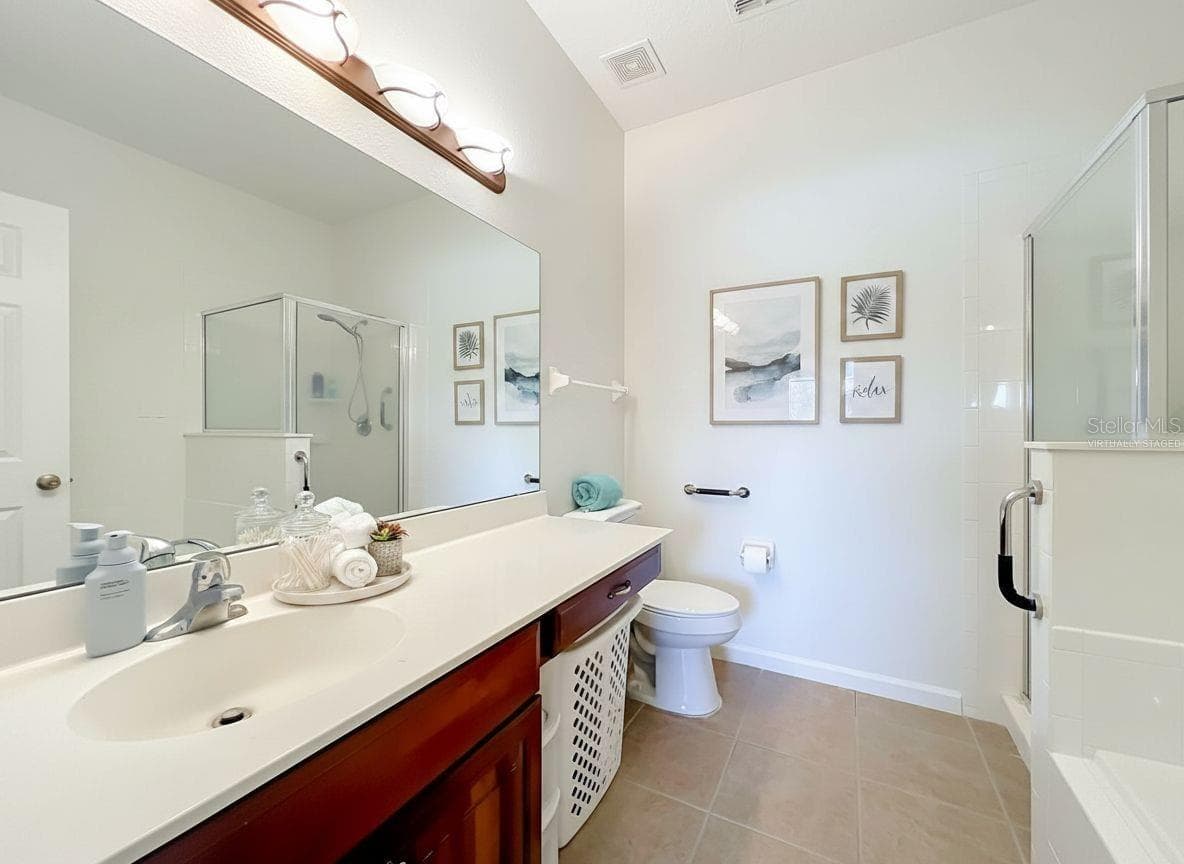 Virtually staged decorations - 16543 CEDAR CREST DR, ORLANDO
