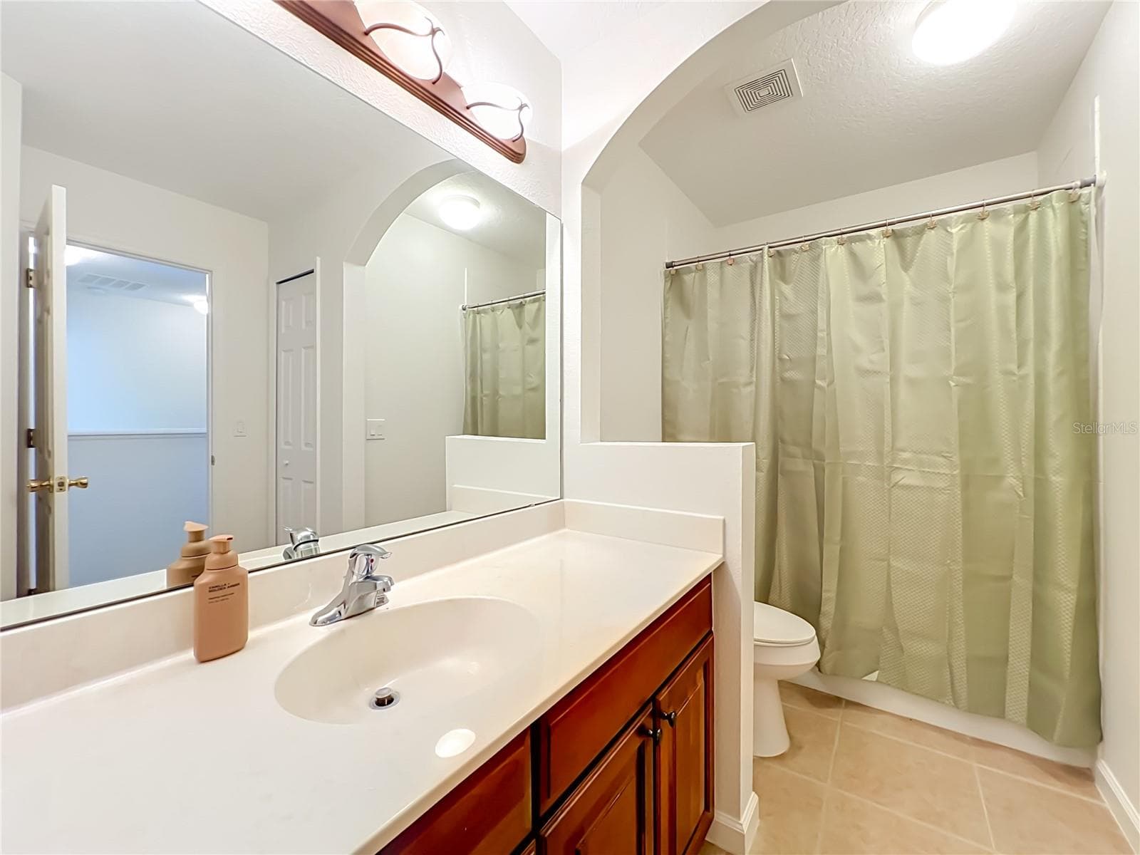 Second floor full bathroom - 16543 CEDAR CREST DR, ORLANDO