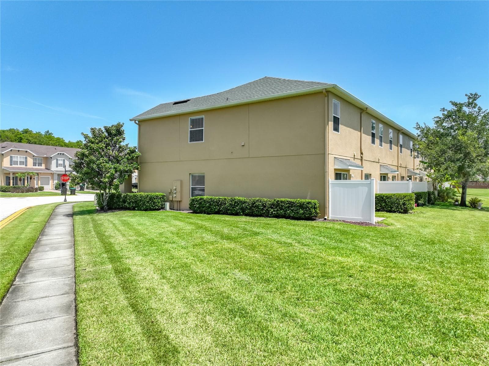 Corner lot view - 16543 CEDAR CREST DR, ORLANDO