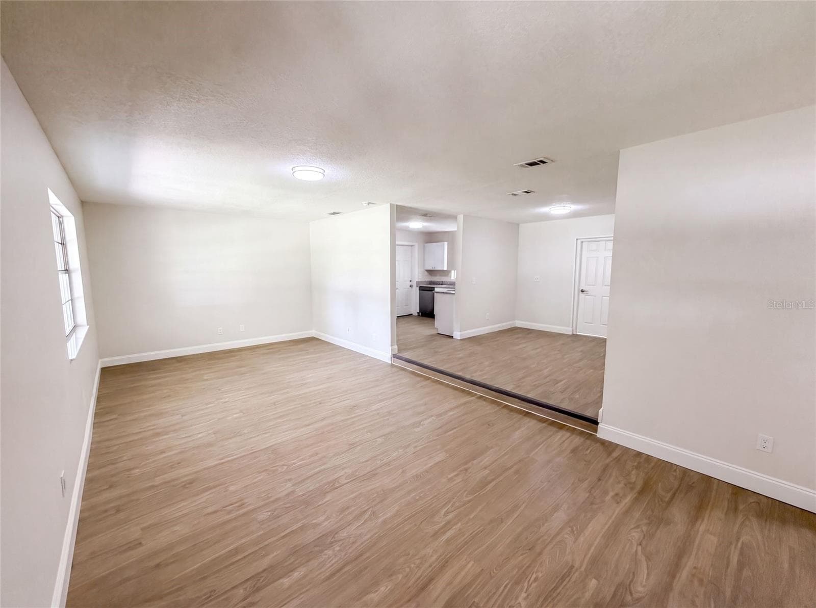 Single Family Residence at 585 HEWETT DR, ORLANDO, photo 3 of 22