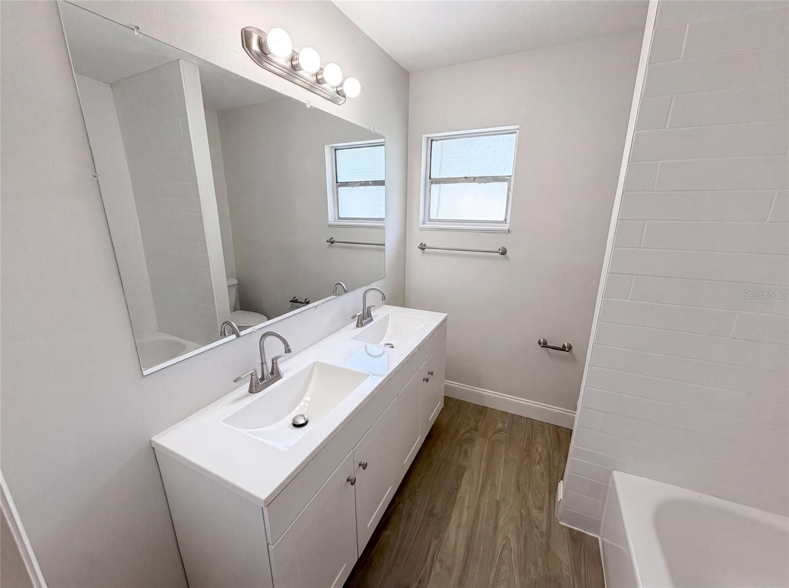 Single Family Residence at 585 HEWETT DR, ORLANDO, photo 11 of 22