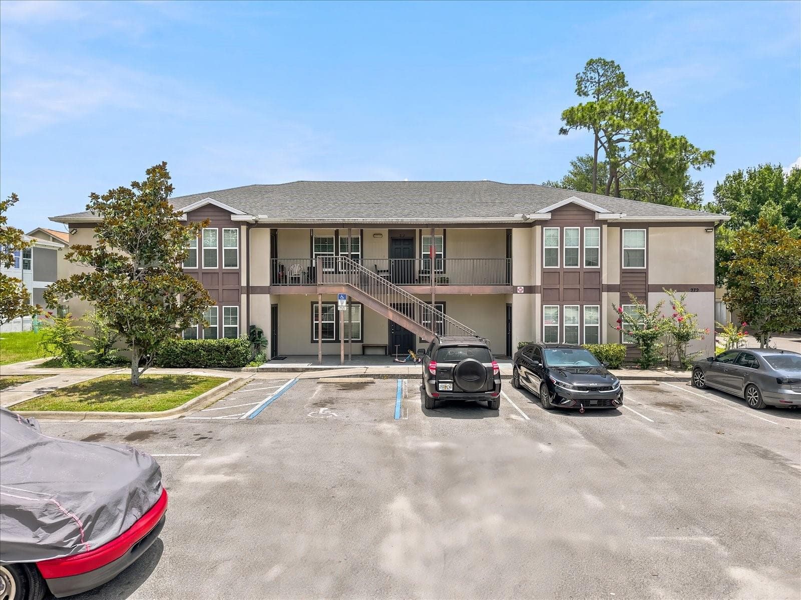 272 HART LN
