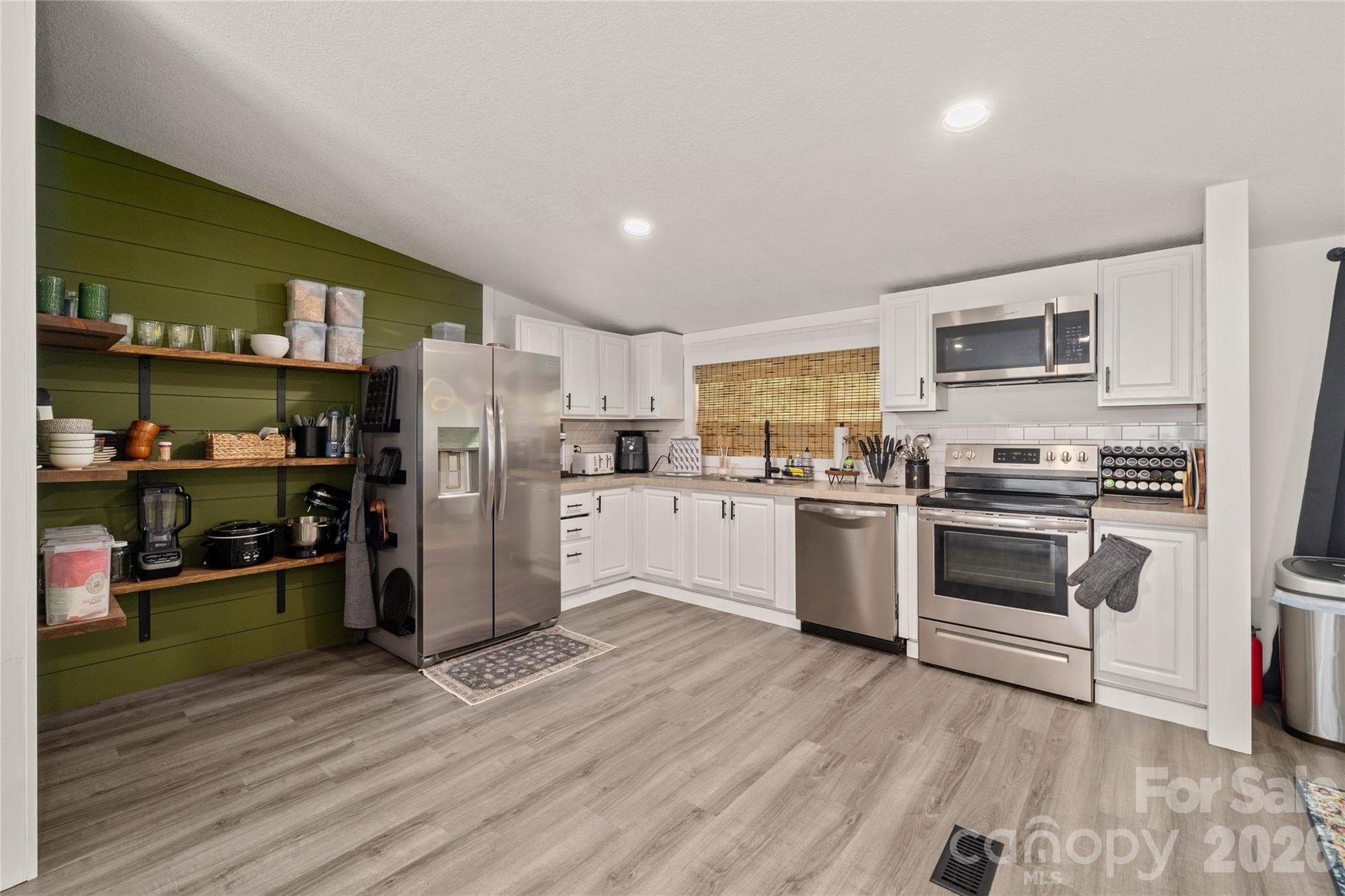 Kitchen & Pantry - 7 Wid Smith Road, Burnsville