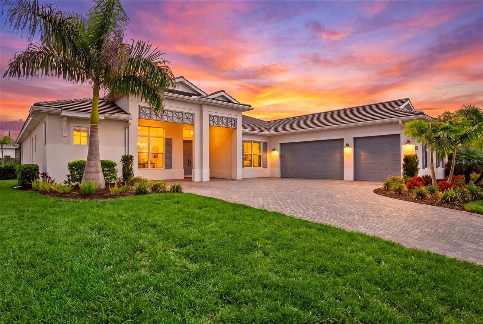 Front Home - 8133 NEVIS RUN, LAKEWOOD RANCH